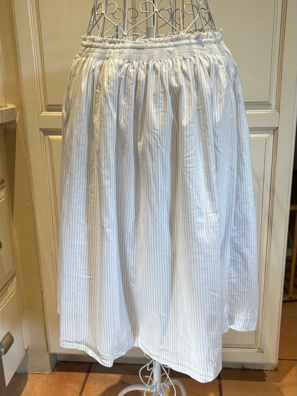 kimchi blue skirt size S elastic waist white thin stripes